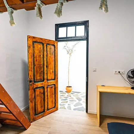 Casa De Bomberos - - 5 Rooms, 2 Kitchen, 2 Terraces, Film Projector, Fibre Net Apartment Chio (Tenerife)